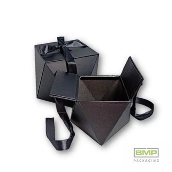 Díszdoboz exkluzív fekete 24,5 x 24,5 x 17,8 cm